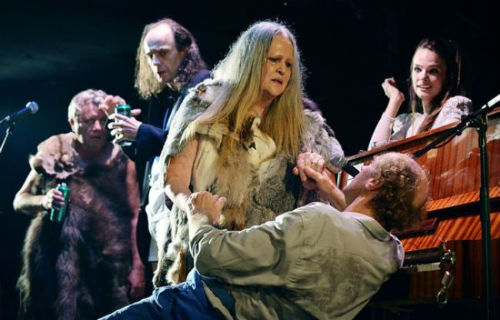 Stanisław Ignacy Witkiewicz: Ponorela lokomotiva / Na fotografiji: Andrej Nahtigal, Matija Rozman, Katja Levstik, Janez Škof in Tina Vrbnjak, Foto: Peter Uhan