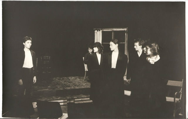 Prizor iz predstave Peter Božič Človek v šipi, režija Branka Bezeljak, Teater III Ptuj, okrog 1984